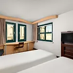 Ibis Heroes Square 3*