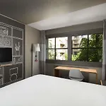 Ibis Heroes Square 3*