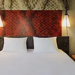 Hotel Ibis Heroes Square 3*