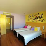 Hotel Ibis Heroes Square 3*