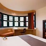 Ibis Heroes Square 3*