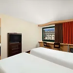 Ibis Heroes Square Hotel 3*