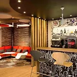 Ibis Heroes Square Hotel 3*