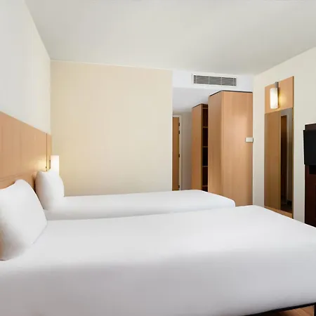 Szálloda Ibis Heroes Square 3*