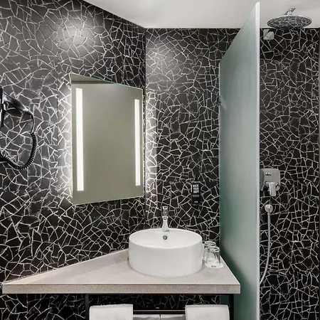 Ibis Heroes Square Hotel