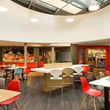 Hotel Ibis Heroes Square