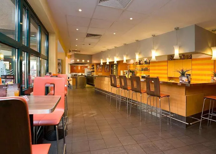 Ibis Heroes Square 3*