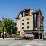 Ibis Heroes Square 3*