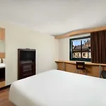 Ibis Heroes Square Hotel 3*