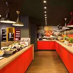 Ibis Heroes Square 3*