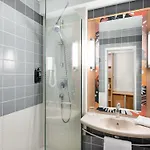 Hotel Ibis Heroes Square 3*