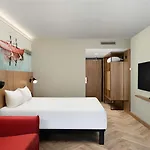 Hotel Ibis Heroes Square 3*