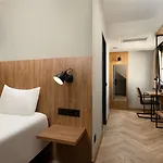Ibis Heroes Square Hotel