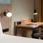 Ibis Heroes Square Hotel 3*