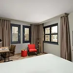 Ibis Heroes Square 3*