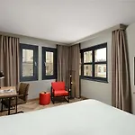 Hotel Ibis Heroes Square 3*