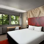 Ibis Heroes Square