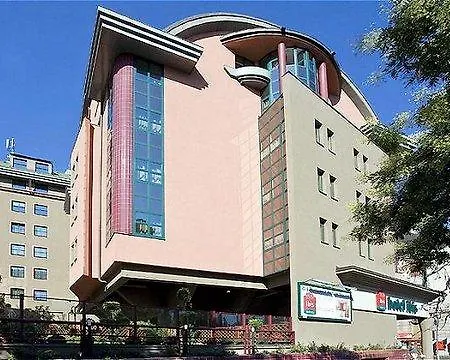 Hotel Ibis Heroes Square