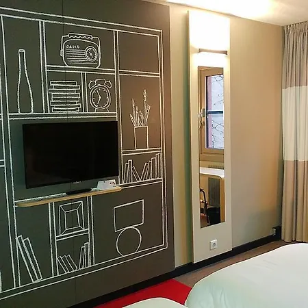 Hotel Ibis Heroes Square