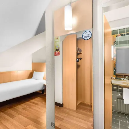 Ibis Heroes Square 3*