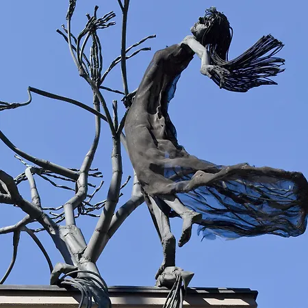 Ibis Heroes Square 3*