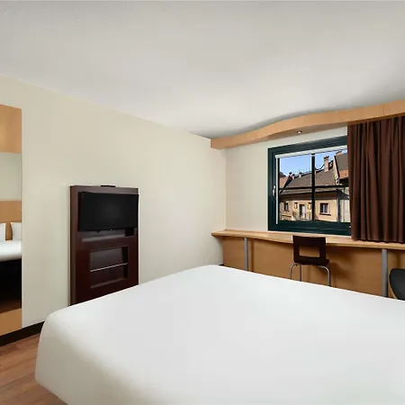 Ibis Heroes Square