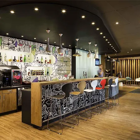 Ibis Heroes Square Hotel 3*