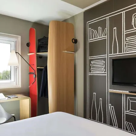 Ibis Styles Heroes Square 3*