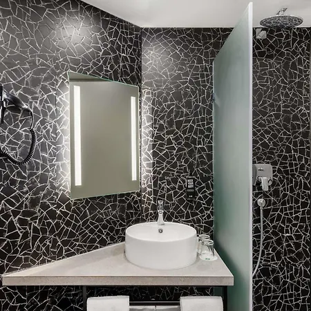 Ibis Styles Heroes Square 3*