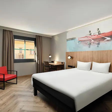 Hotel Ibis Styles Heroes Square 3*