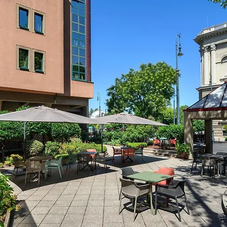 酒店 Ibis Styles Heroes Square 3*