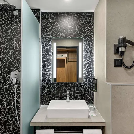 Hotel Ibis Styles Heroes Square