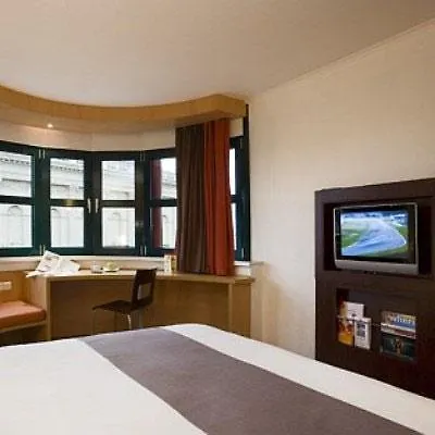 Ibis Heroes Square