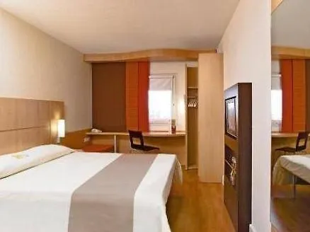 Szálloda Ibis Heroes Square 3*