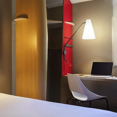 Ibis Heroes Square Hotel