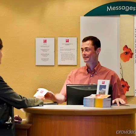 Hotel Ibis Heroes Square 3*