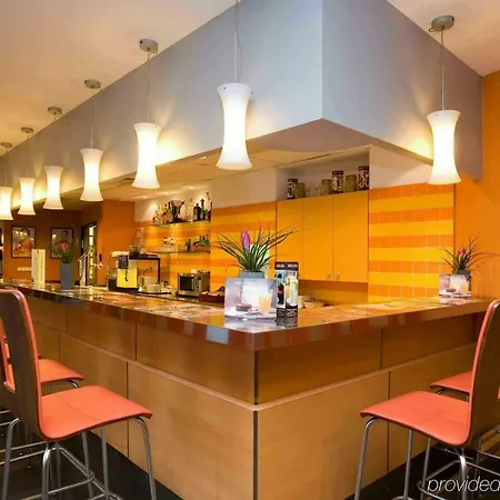 Ibis Heroes Square 3*