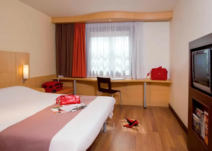 Ξενοδοχείο Ibis Heroes Square 3*