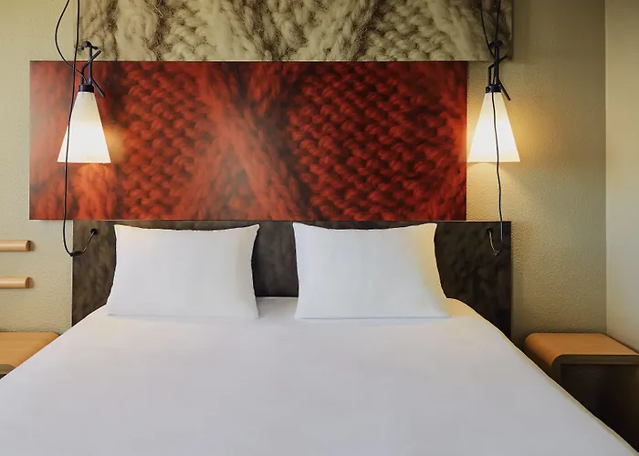Ξενοδοχείο Ibis Heroes Square 3*
