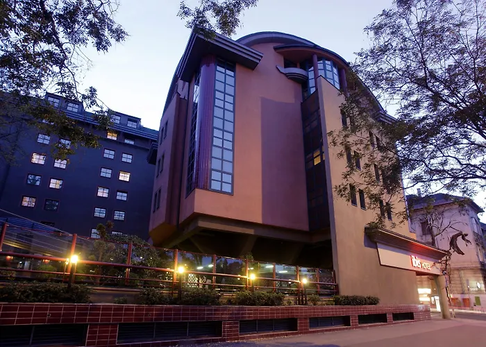 Ibis Heroes Square 3*