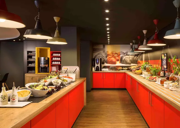 Ibis Heroes Square 3*