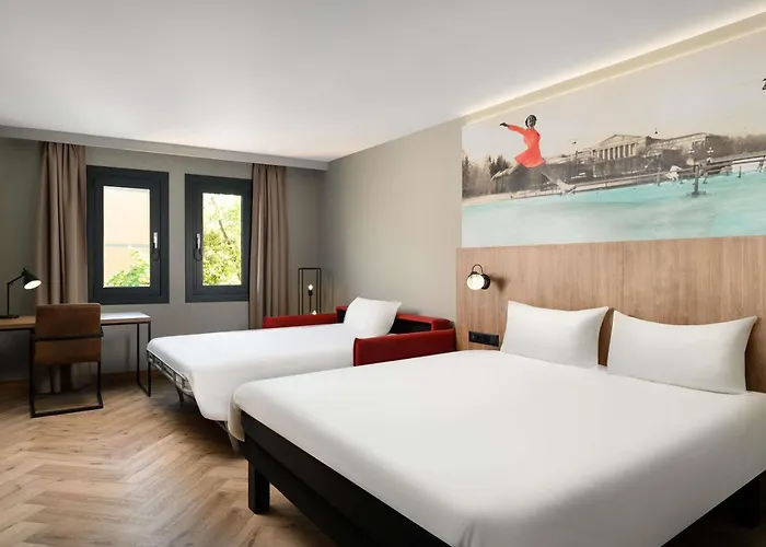 Ibis Heroes Square 3*
