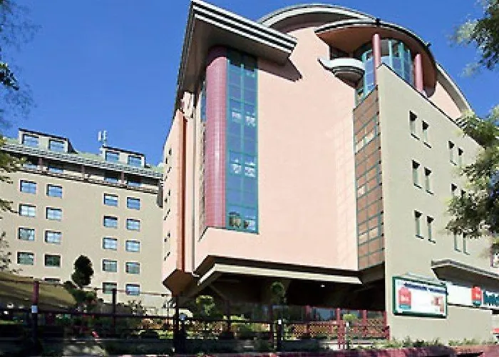 Ξενοδοχείο Ibis Heroes Square 3*