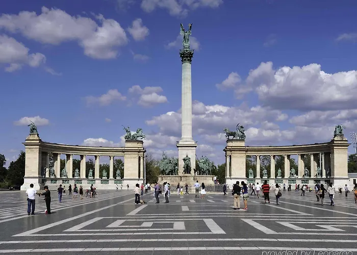 Szálloda Ibis Heroes Square 3*