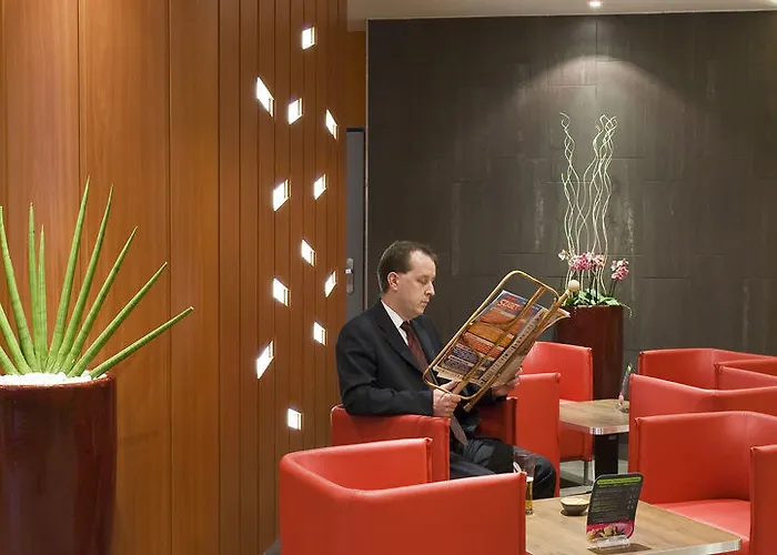Ibis Heroes Square 3*