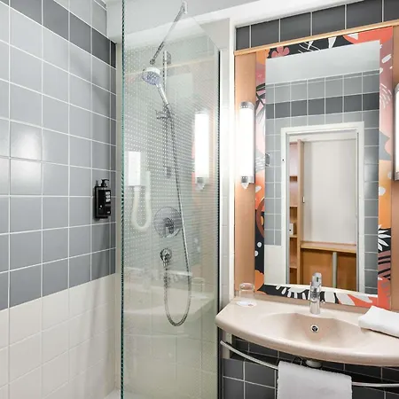 Hotel Ibis Heroes Square 3*