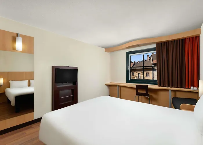 Ibis Heroes Square Hotel 3*