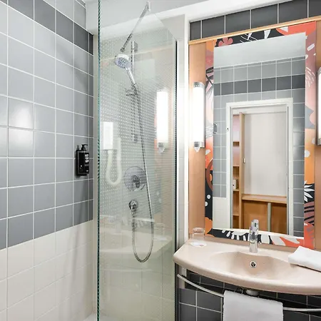 Hotel Ibis Heroes Square