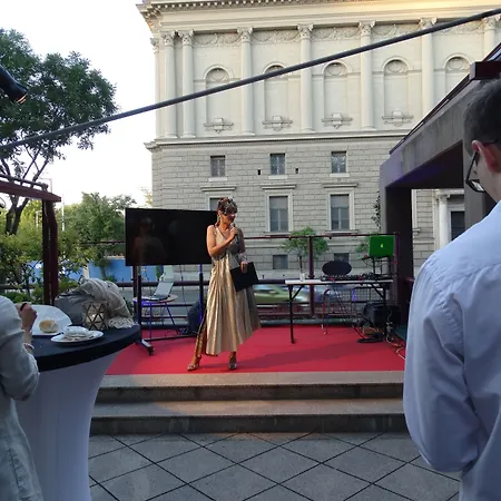 Hotel Ibis Heroes Square 3*