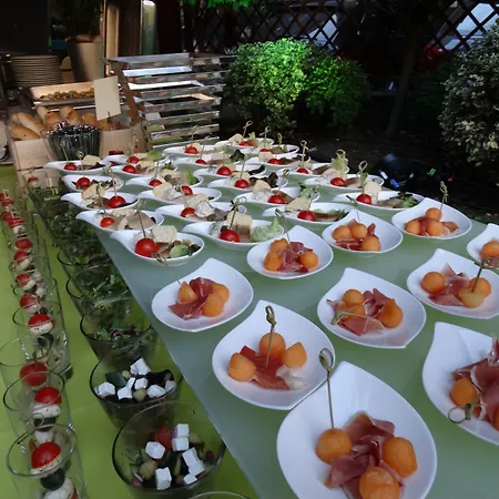 Ibis Heroes Square 3*